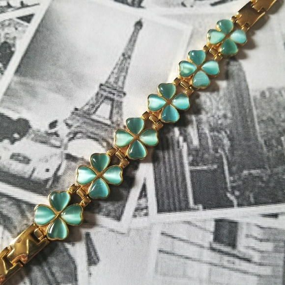 Gorgeous VTG Shamrock Bracelet - Picture 3 of 8